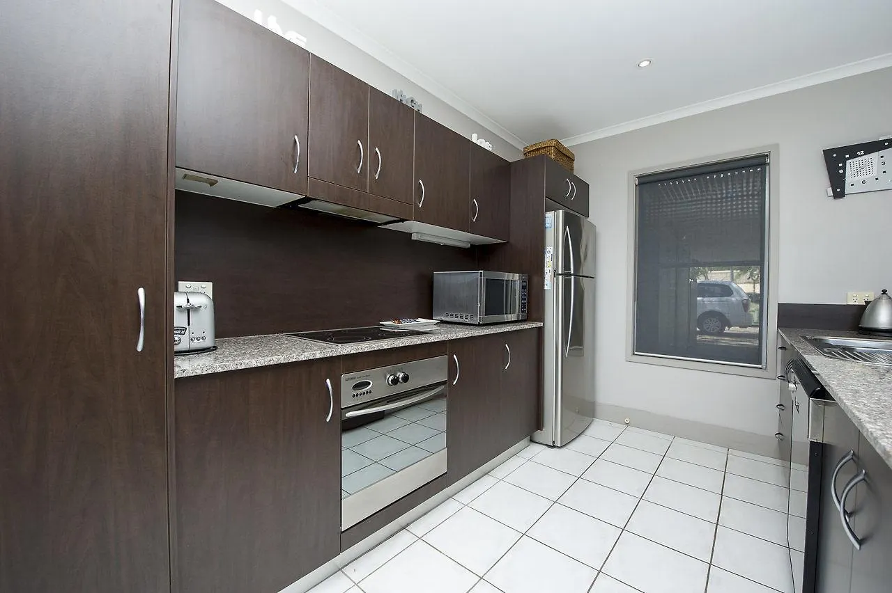Magnetic Docks Townhouse 9 Villa Nelly Bay Australia